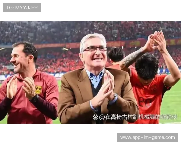 中国足球球星老婆们的时尚魅力与家庭生活背后的故事揭秘